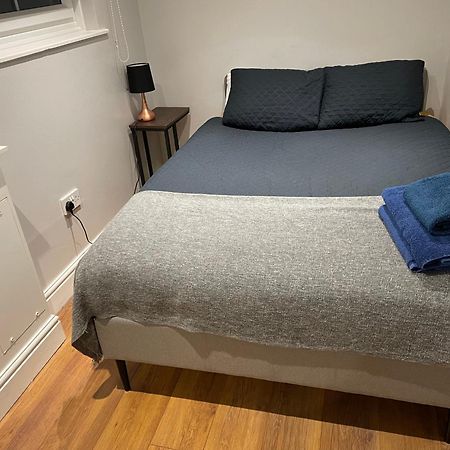 2 Bedroom Apartment Chiswick Park Tube Station Londres Extérieur photo