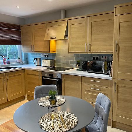 2 Bedroom Apartment Chiswick Park Tube Station Londres Extérieur photo