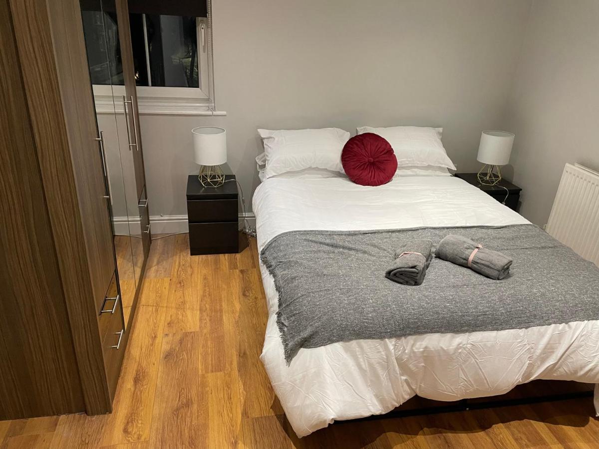 2 Bedroom Apartment Chiswick Park Tube Station Londres Extérieur photo