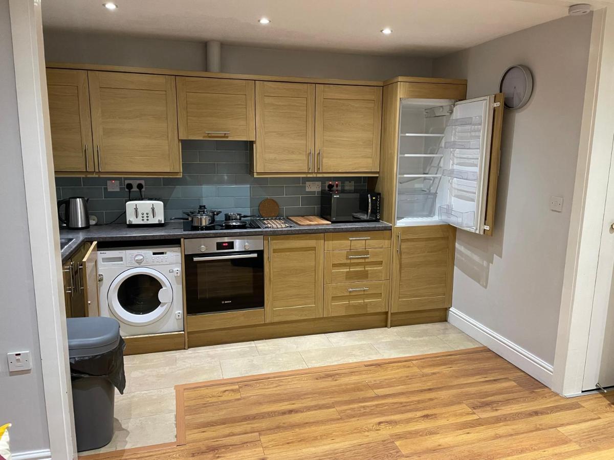 2 Bedroom Apartment Chiswick Park Tube Station Londres Extérieur photo