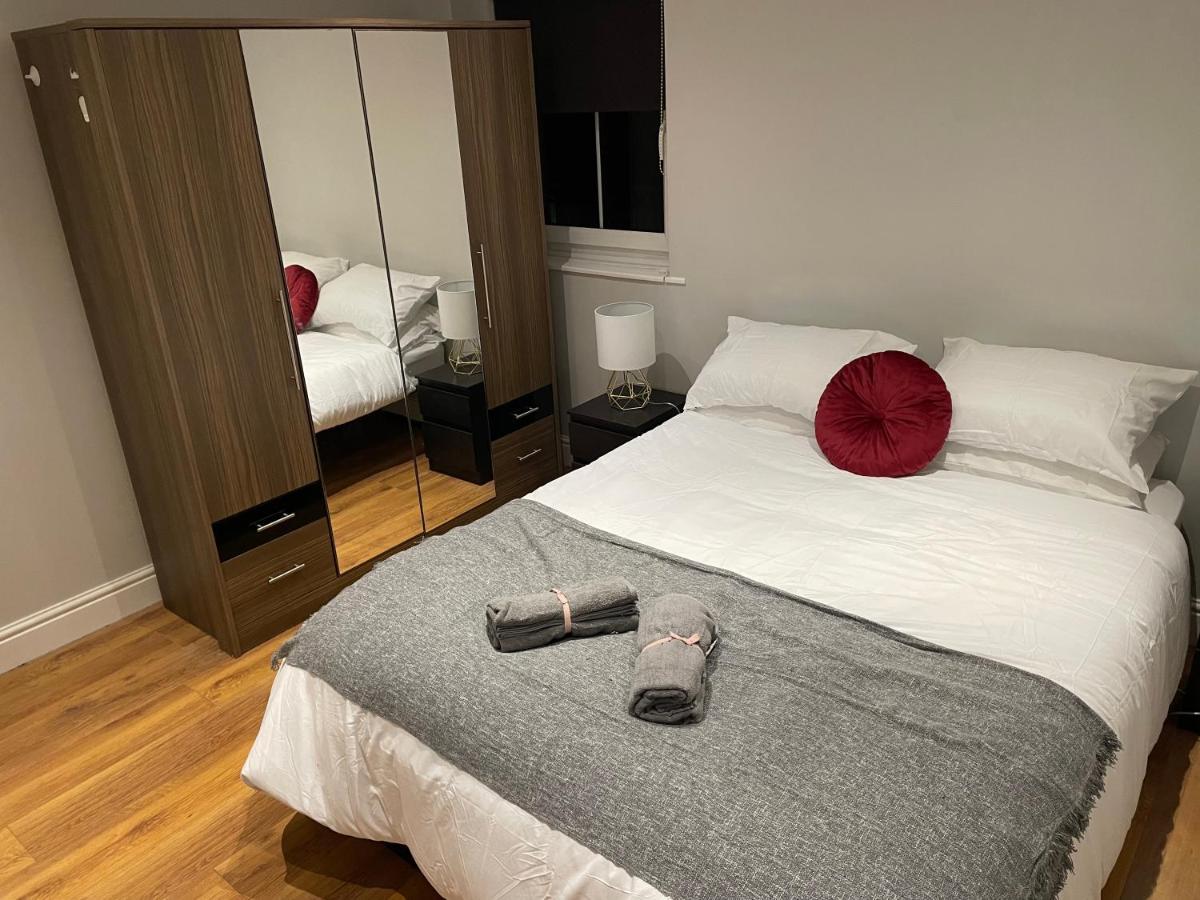 2 Bedroom Apartment Chiswick Park Tube Station Londres Extérieur photo