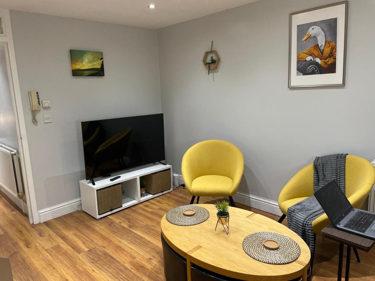 2 Bedroom Apartment Chiswick Park Tube Station Londres Extérieur photo