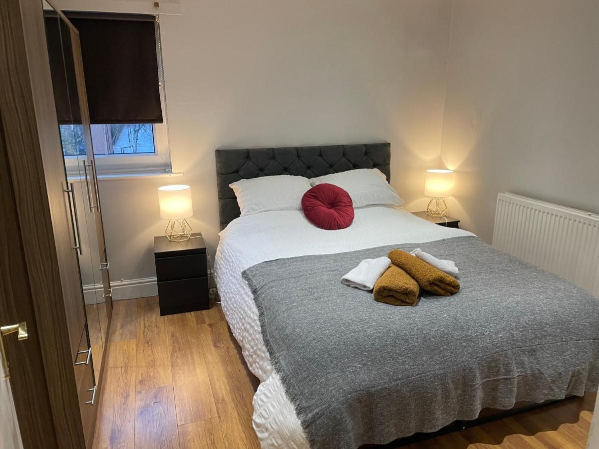 2 Bedroom Apartment Chiswick Park Tube Station Londres Extérieur photo