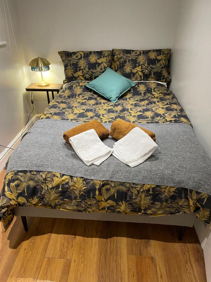 2 Bedroom Apartment Chiswick Park Tube Station Londres Extérieur photo