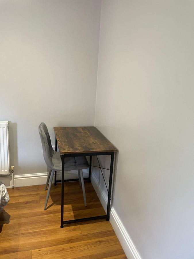 2 Bedroom Apartment Chiswick Park Tube Station Londres Extérieur photo