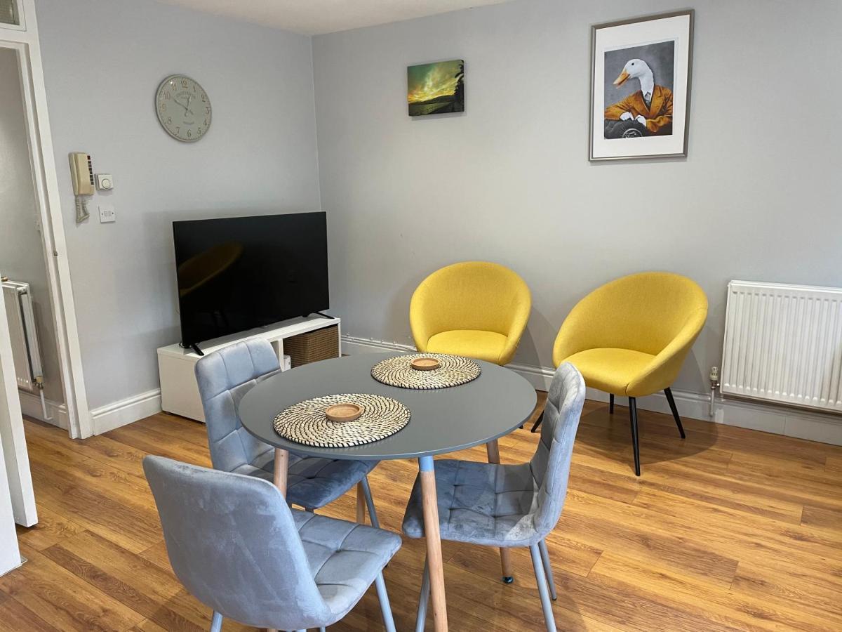 2 Bedroom Apartment Chiswick Park Tube Station Londres Extérieur photo