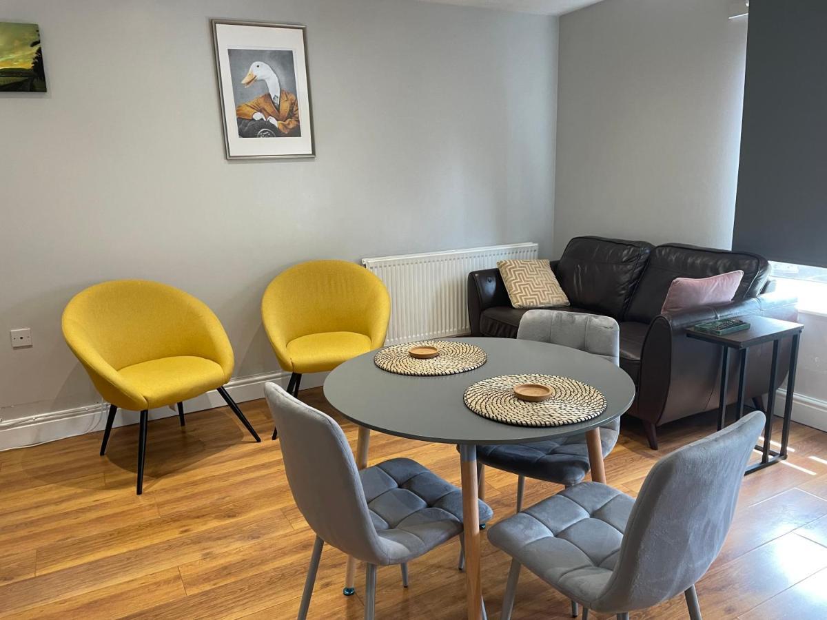 2 Bedroom Apartment Chiswick Park Tube Station Londres Extérieur photo