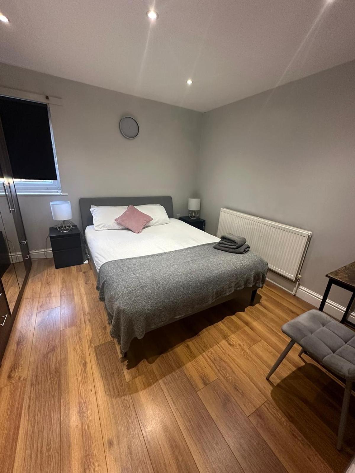 2 Bedroom Apartment Chiswick Park Tube Station Londres Extérieur photo
